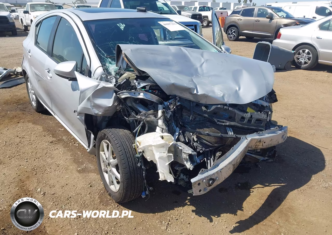 2013 Toyota Prius C Four VIN:JTDKDTB39D1041975 - 6