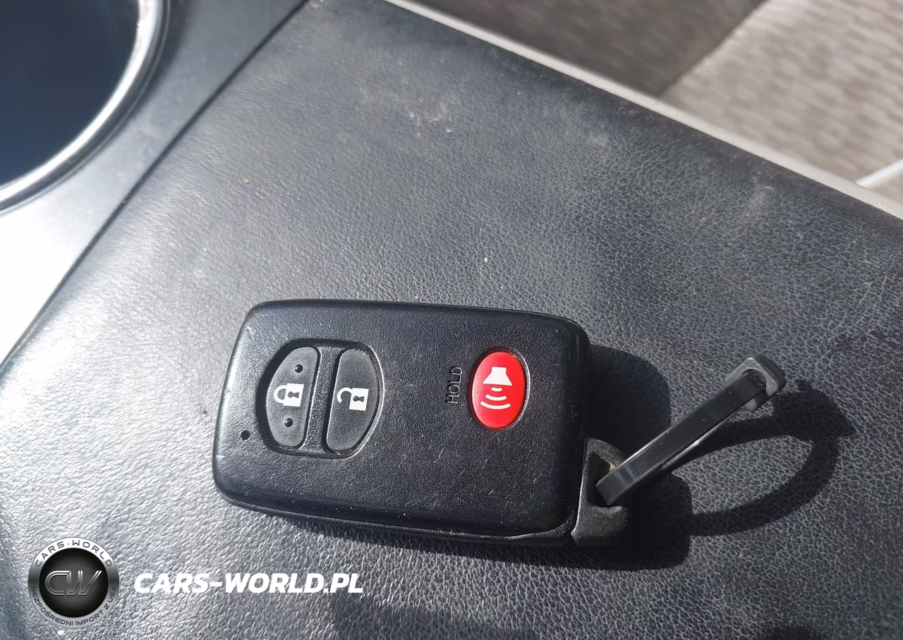 2015 Toyota Prius V Three VIN:JTDZN3EU8FJ027228 - 11