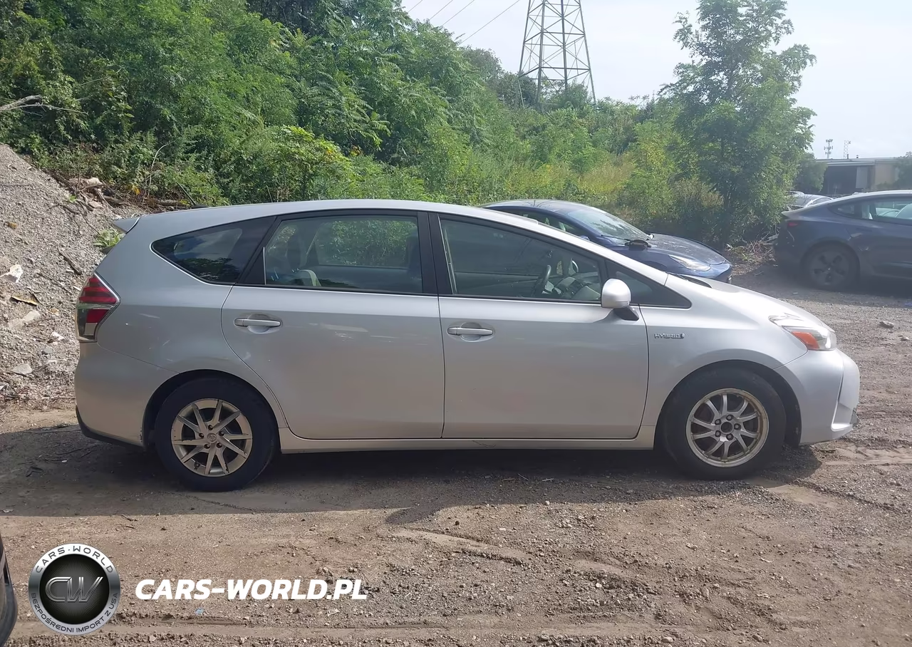 2015 Toyota Prius V Three VIN:JTDZN3EU8FJ027228 - 13