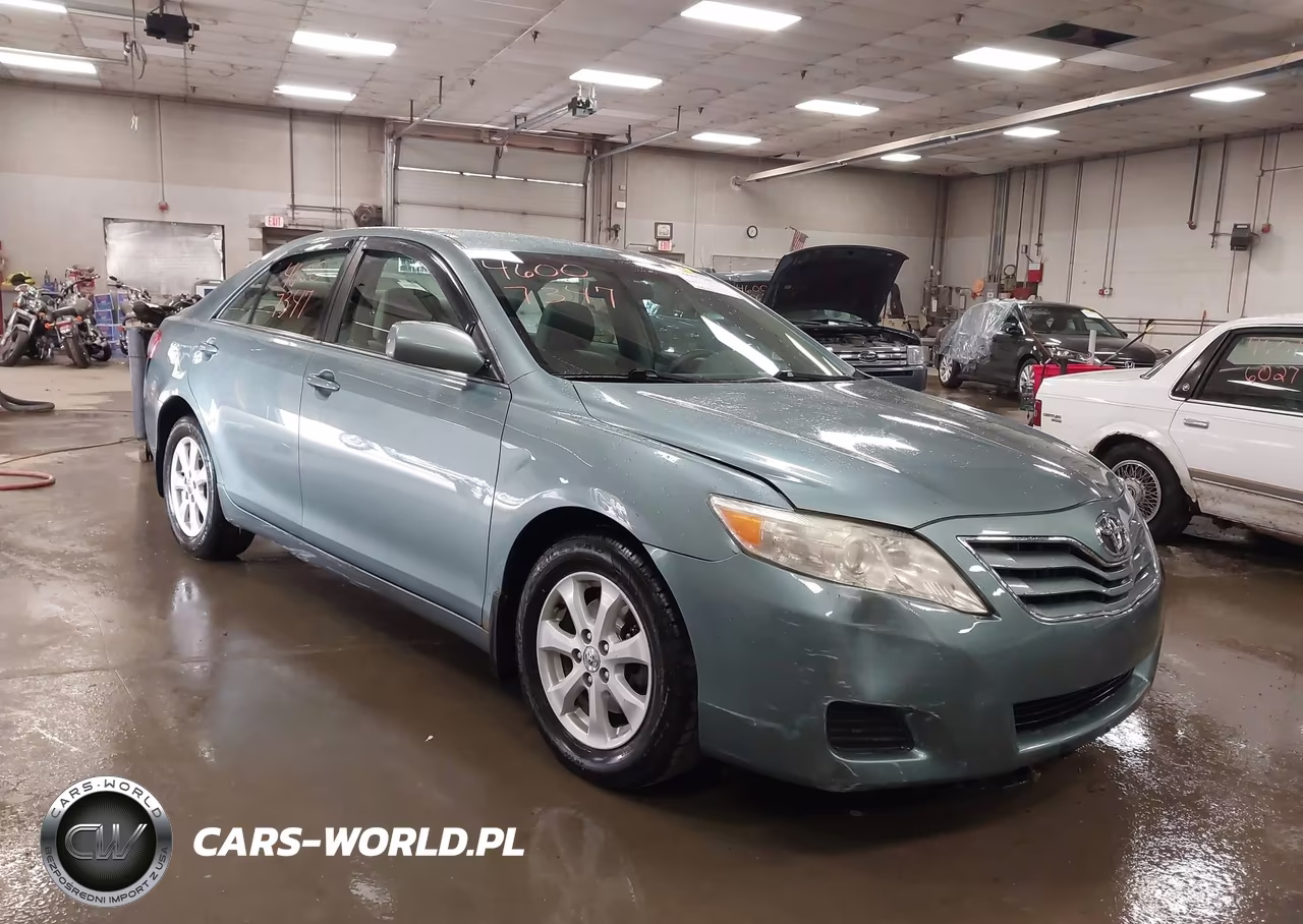 2011 Toyota Camry Le – zdjęcie 1 z 18