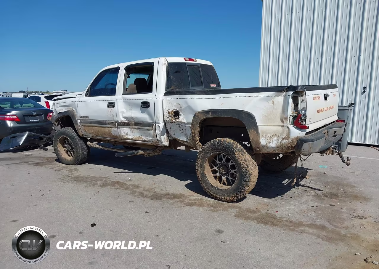 2005 Chevrolet Silverado 2500Hd VIN:1GCHC23U15F833931 - 3