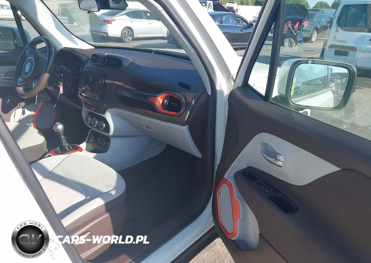 2016 Jeep Renegade Latitude VIN:ZACCJBBW6GPE30823 - 5