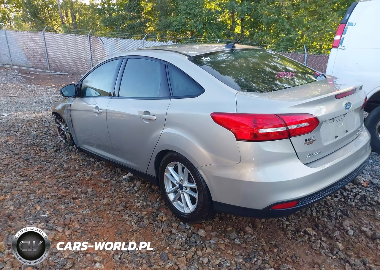 2016 Ford Focus Se VIN:1FADP3F25GL316306 - 3
