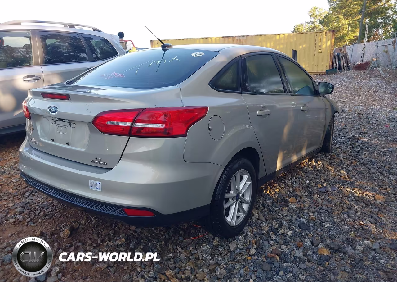 2016 Ford Focus Se VIN:1FADP3F25GL316306 - 4
