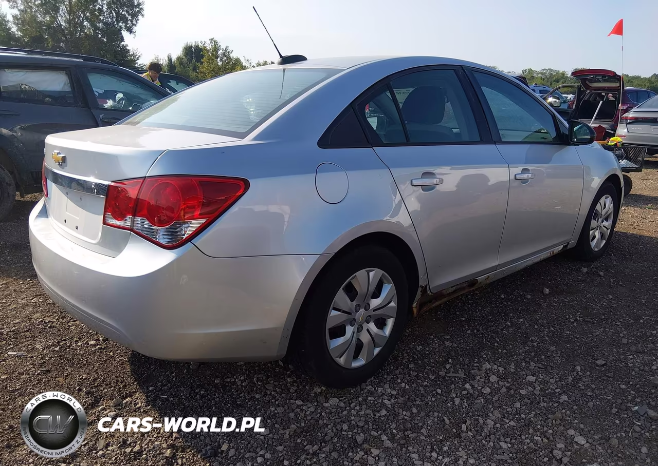 2015 Chevrolet Cruze Ls Auto VIN:1G1PA5SH7F7161384 - 4