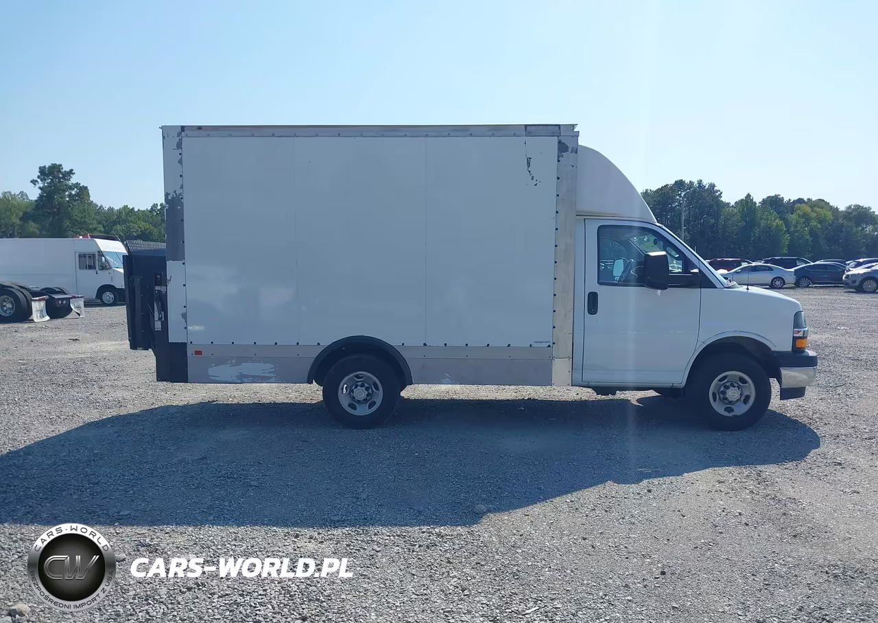 2023 Chevrolet Express Cutaway Work Van VIN:1GB0GRFPXP1107778 - 13