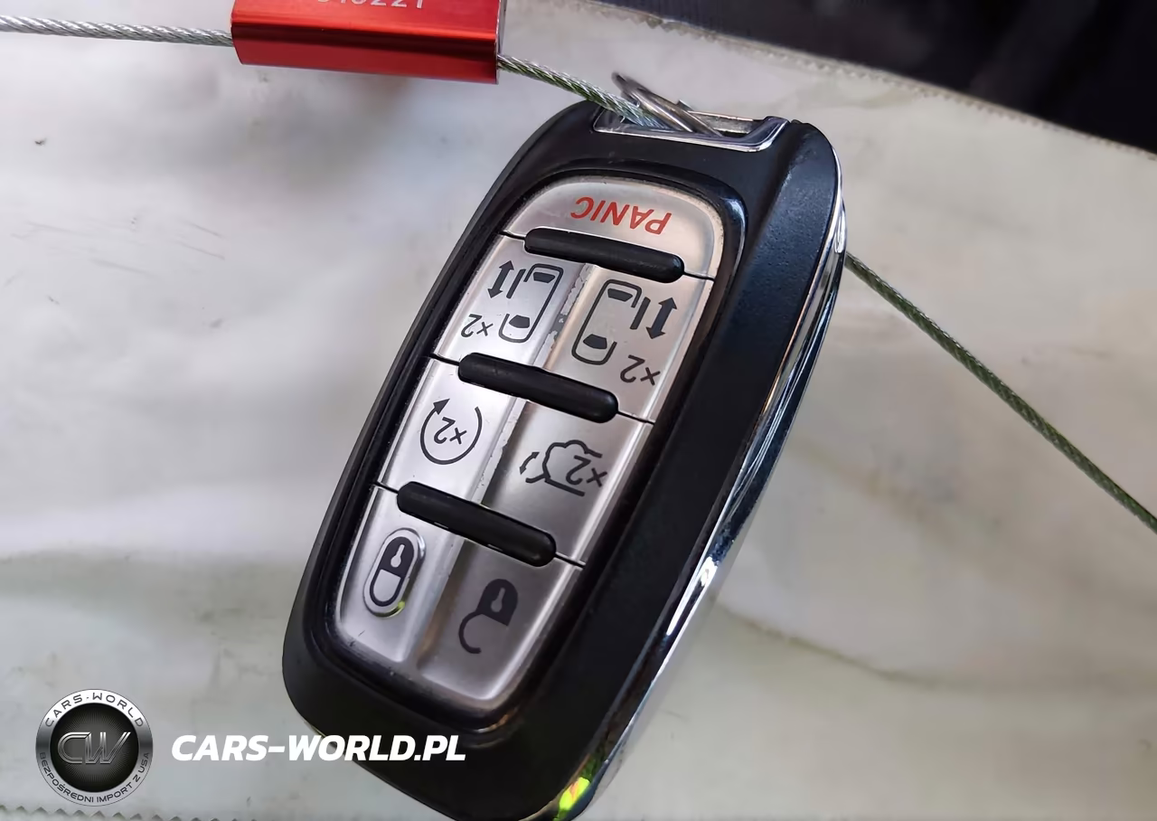 2019 Chrysler Pacifica Touring L Plus VIN:2C4RC1EG5KR738072 - 11