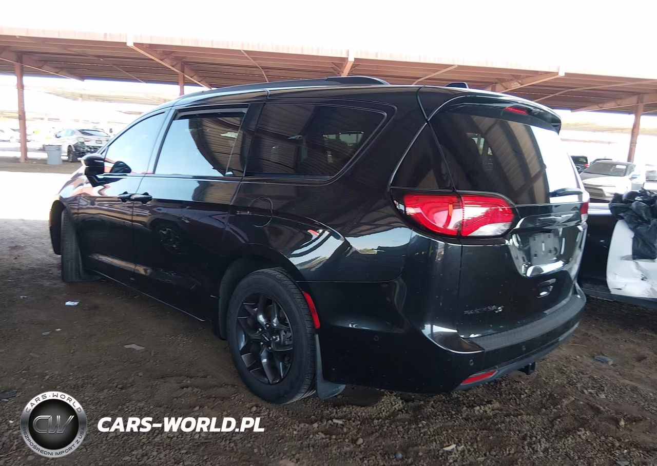 2019 Chrysler Pacifica Touring L Plus VIN:2C4RC1EG5KR738072 - 3