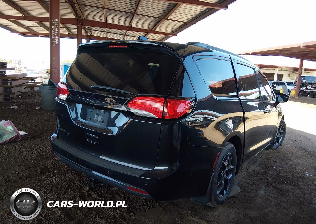 2019 Chrysler Pacifica Touring L Plus VIN:2C4RC1EG5KR738072 - 4
