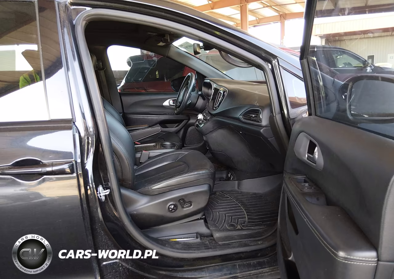2019 Chrysler Pacifica Touring L Plus VIN:2C4RC1EG5KR738072 - 5