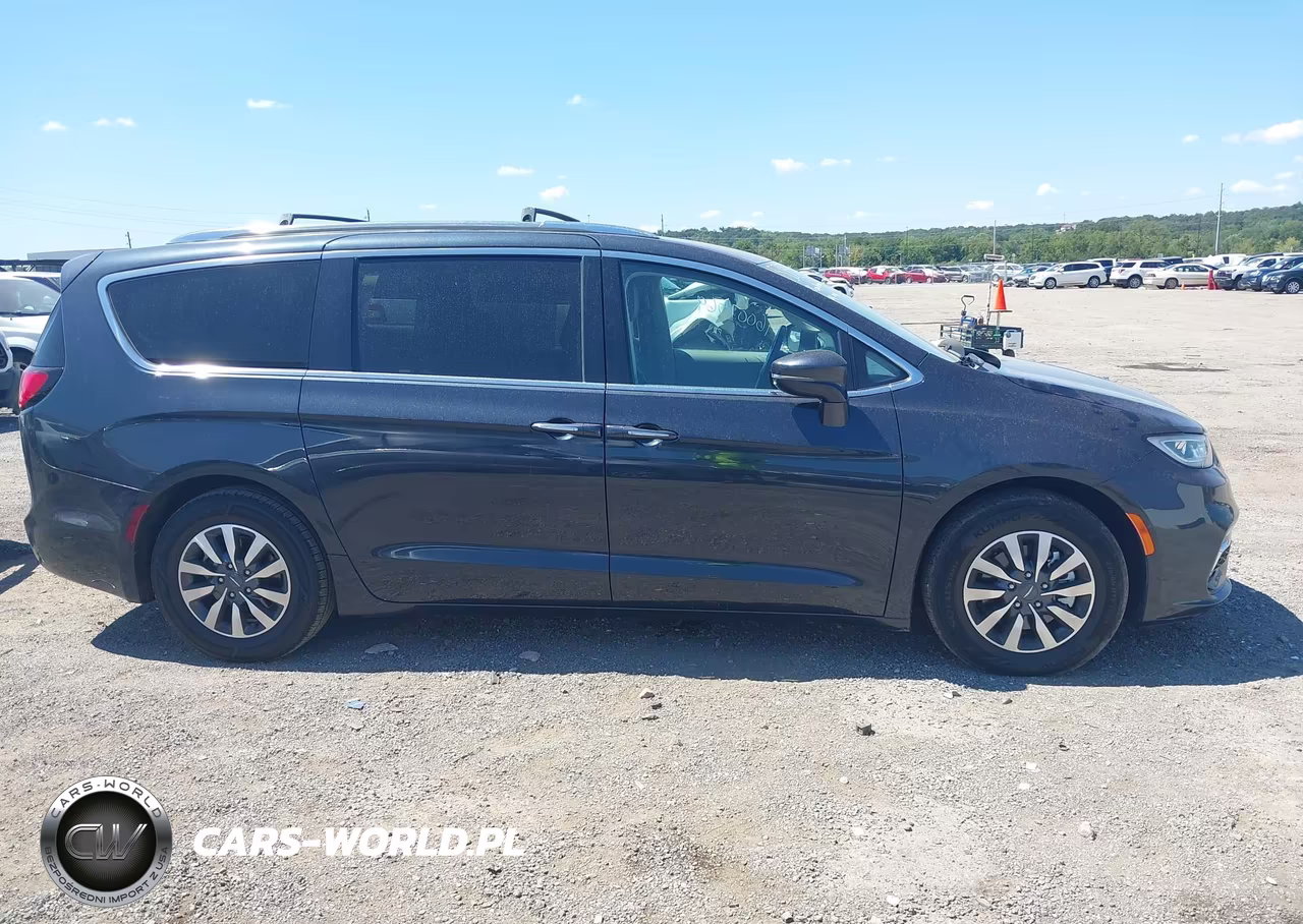 2021 Chrysler Pacifica Touring L VIN:2C4RC1BG8MR531375 - 13