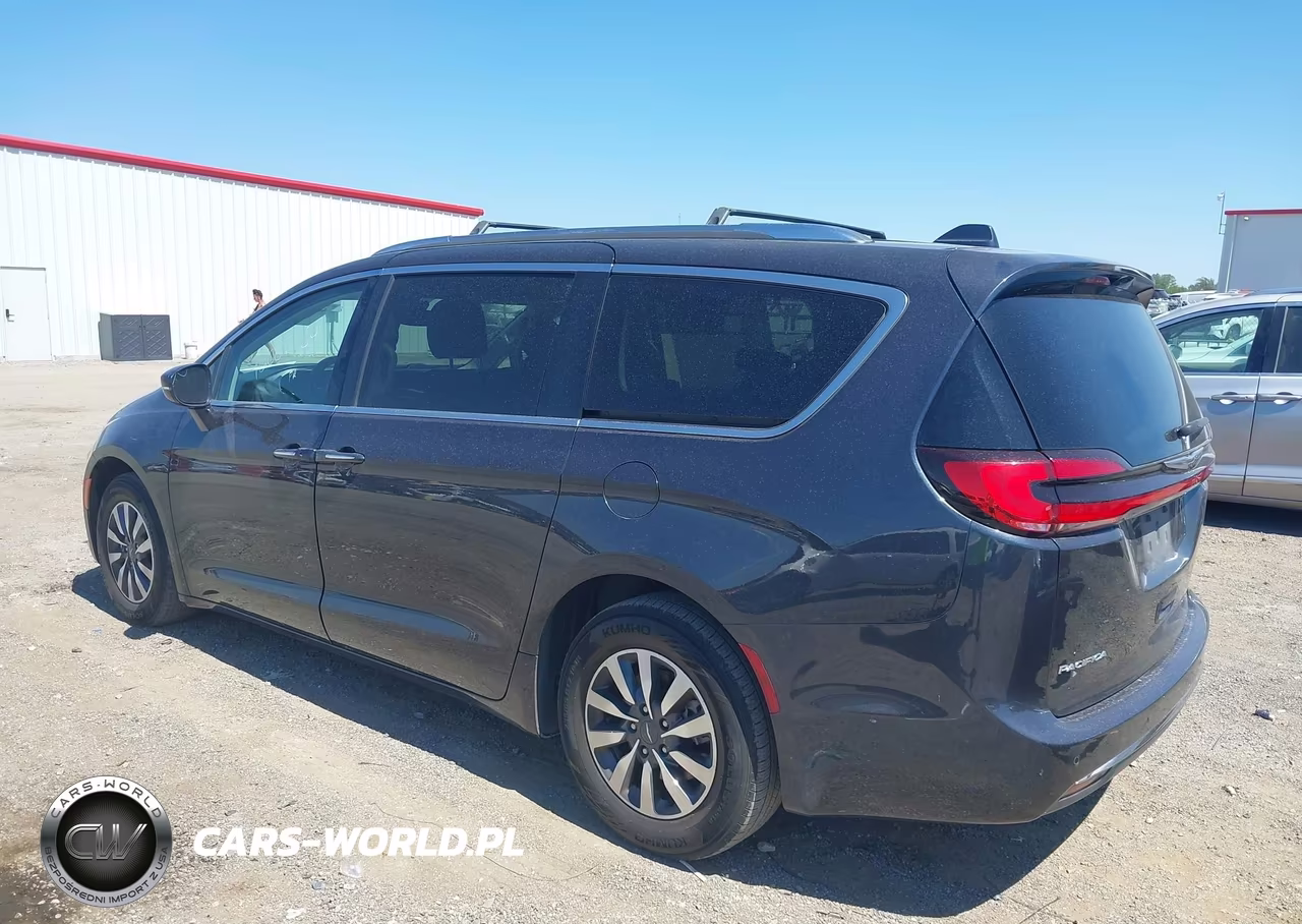 2021 Chrysler Pacifica Touring L VIN:2C4RC1BG8MR531375 - 3