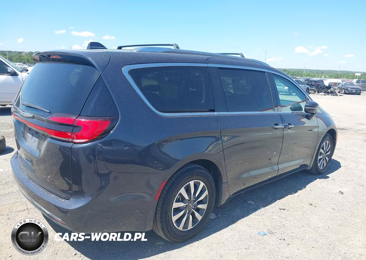 2021 Chrysler Pacifica Touring L VIN:2C4RC1BG8MR531375 - 4