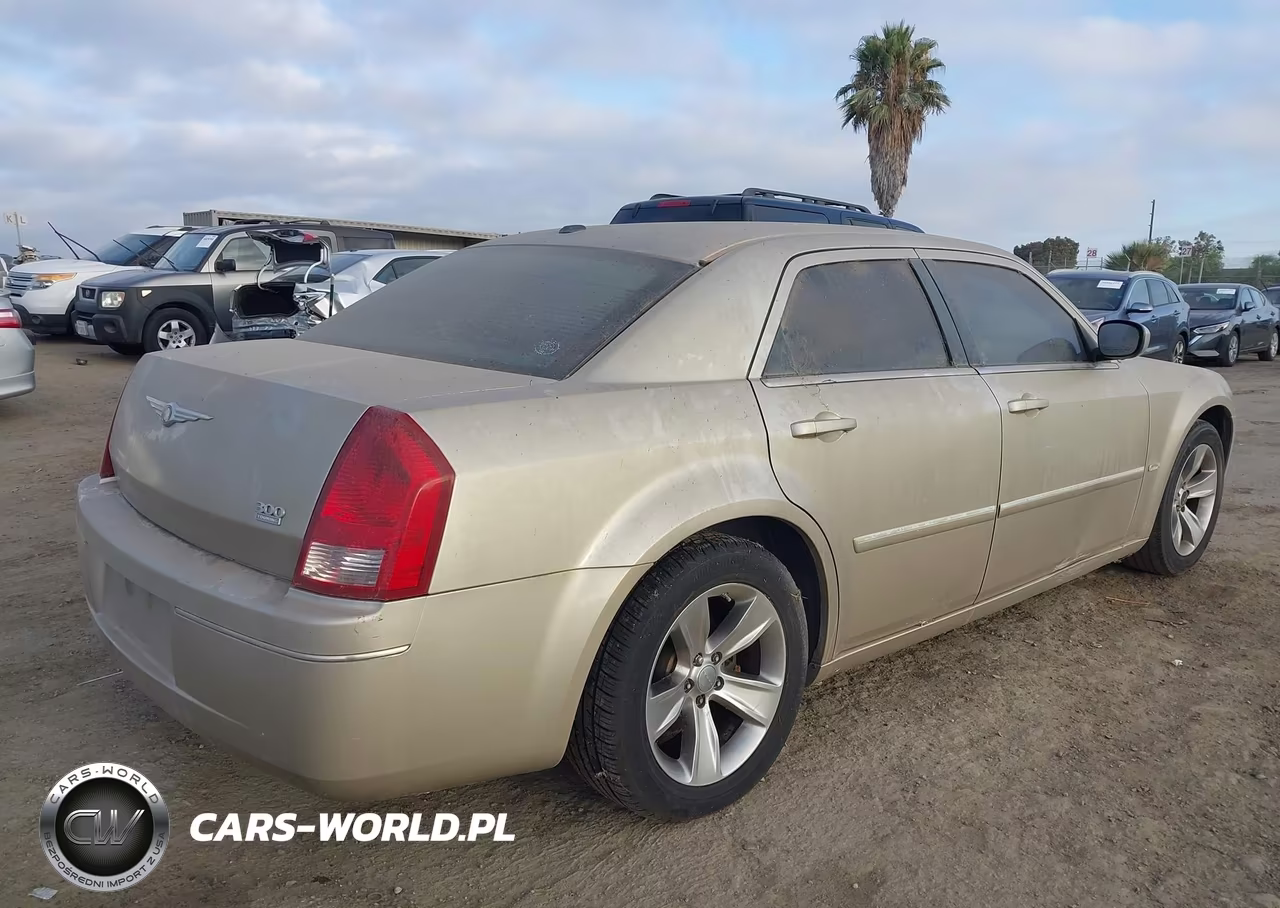 2006 Chrysler 300 Touring VIN:2C3KA53G26H353053 - 4