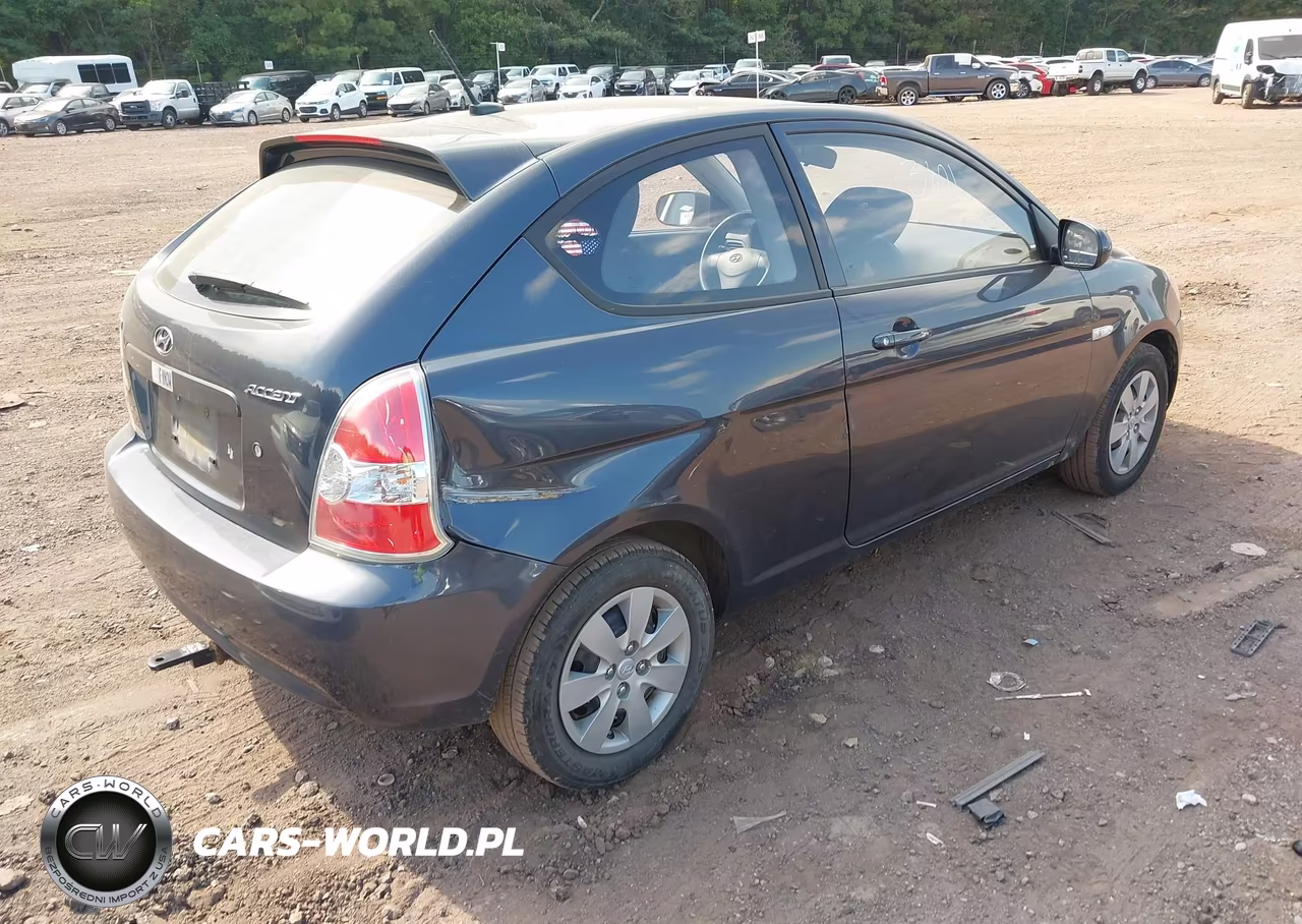 2010 Hyundai Accent Gs VIN:KMHCM3AC7AU152861 - 4