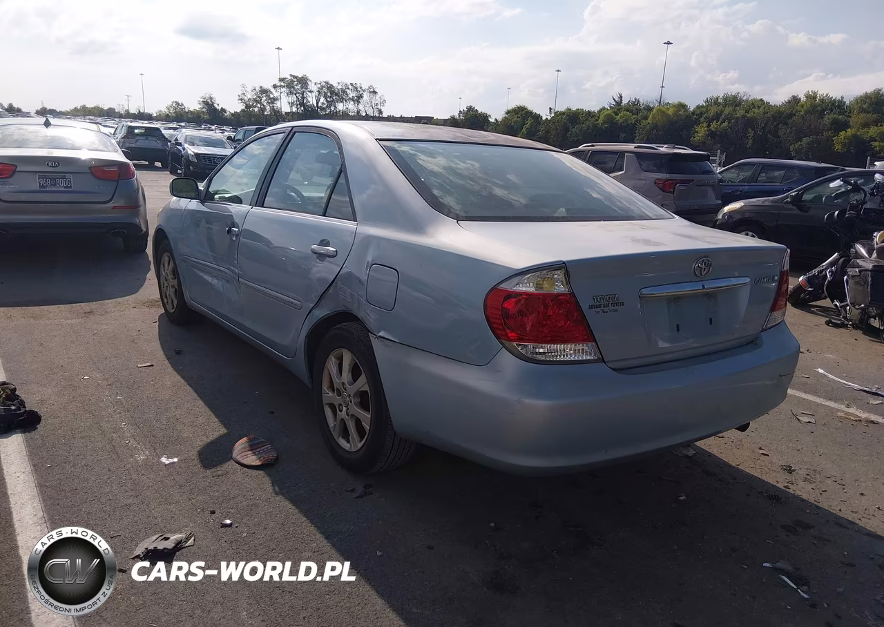 2005 Toyota Camry Xle VIN:4T1BE30K95U972916 - 3