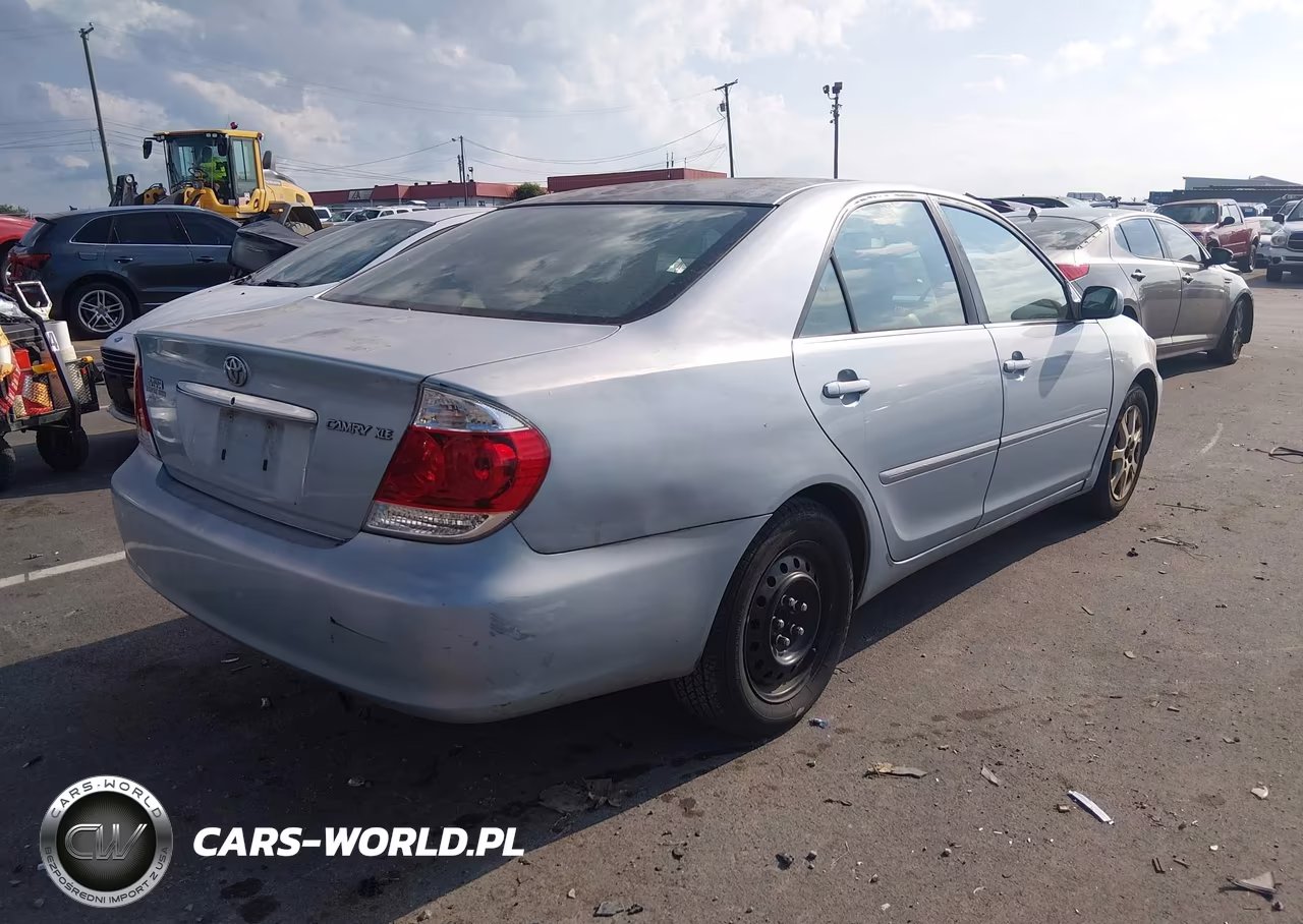 2005 Toyota Camry Xle VIN:4T1BE30K95U972916 - 4