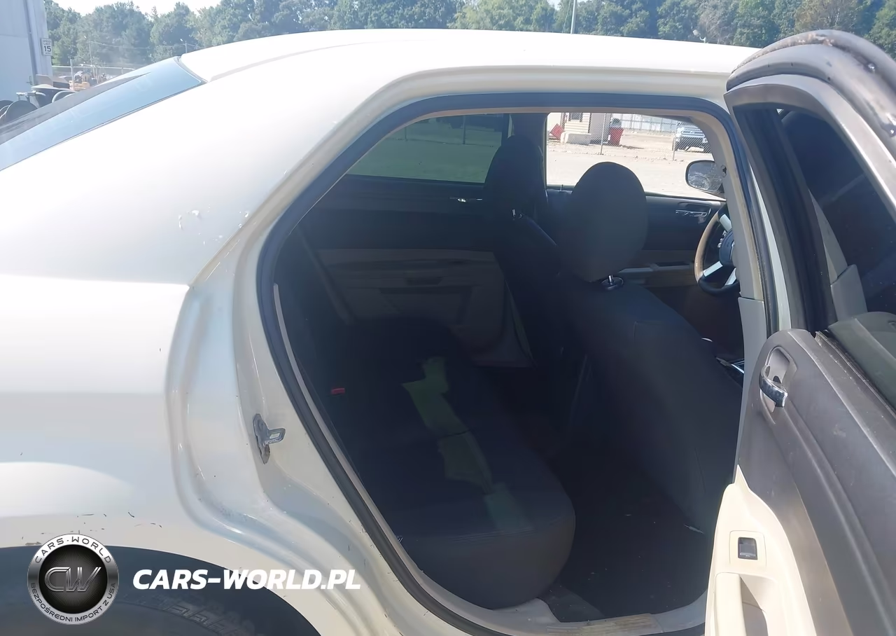 2007 Chrysler 300 VIN:2C3KA43R07H710811 - 8