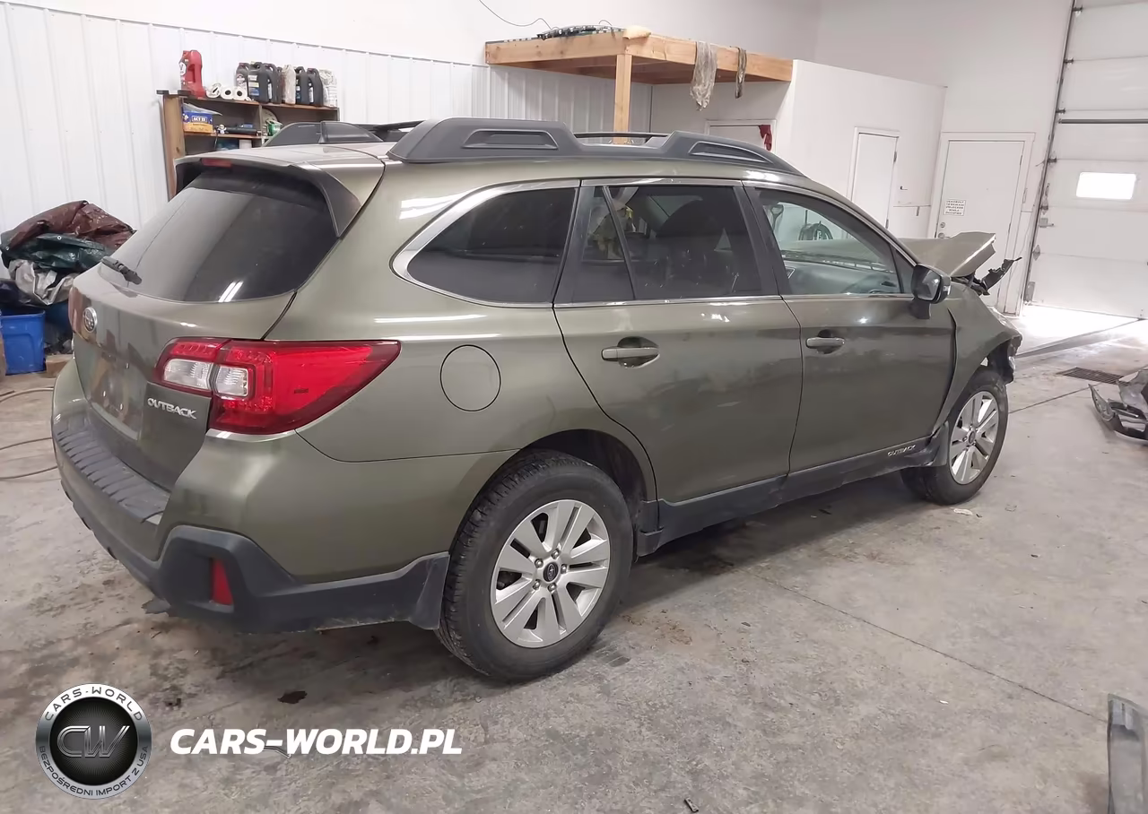 2018 Subaru Outback 2.5I Premium VIN:4S4BSAFC6J3208891 - 4