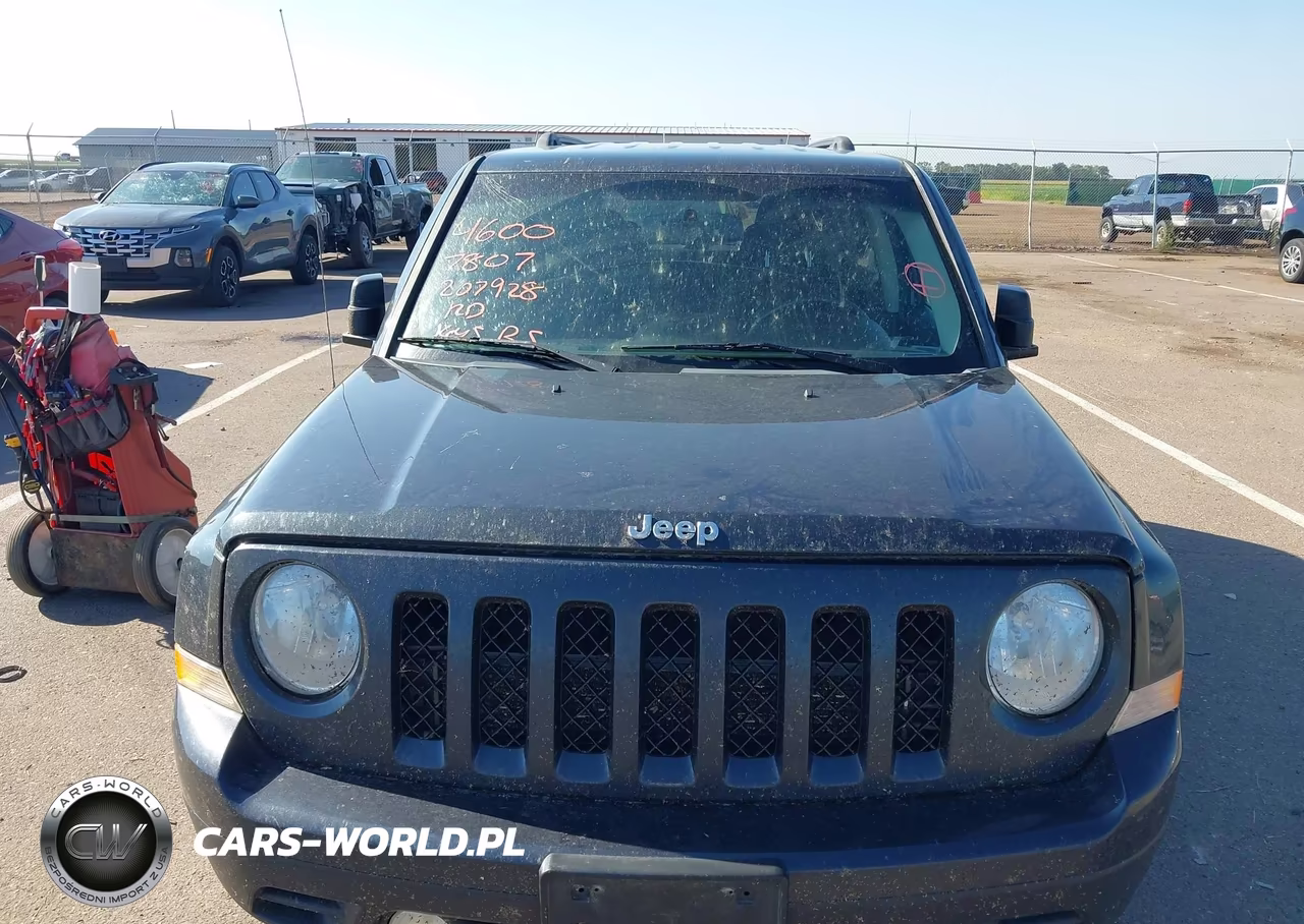 2015 Jeep Patriot Latitude VIN:1C4NJRFB6FD136103 - 6