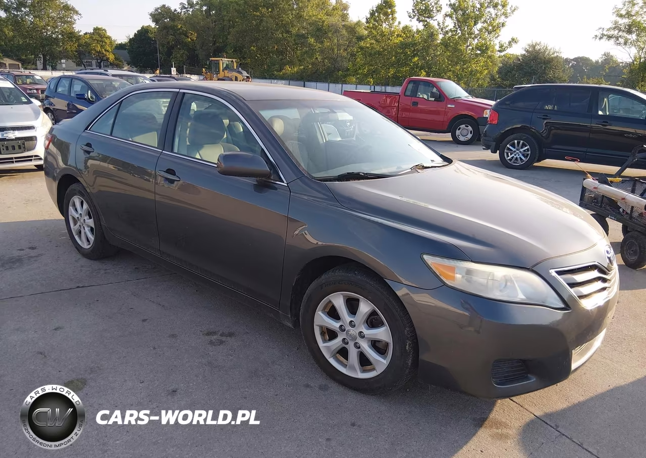 2010 Toyota Camry Le – zdjęcie 1 z 12