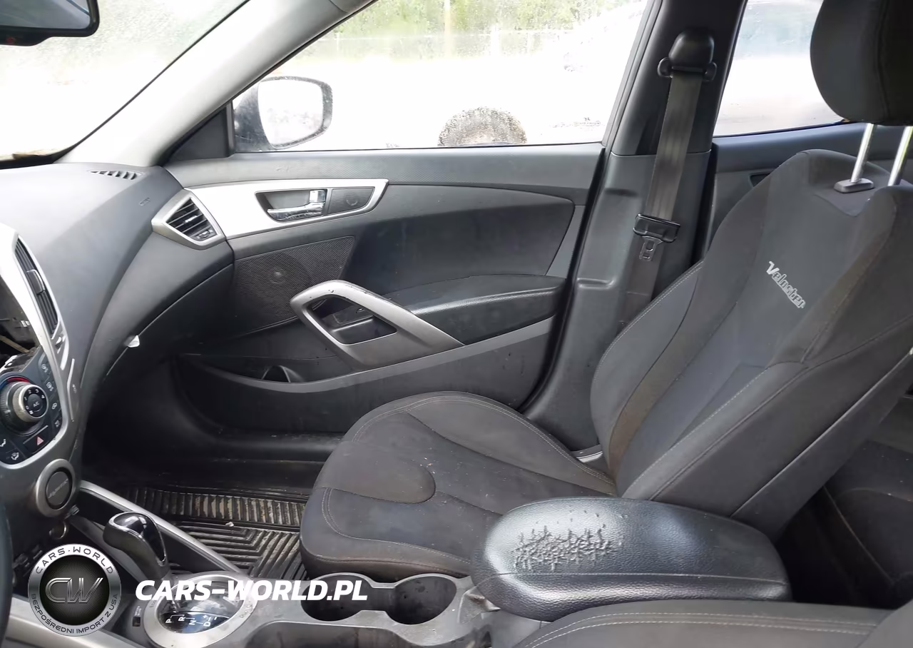 2012 Hyundai Veloster Base W-Black VIN:KMHTC6AD0CU069370 - 5