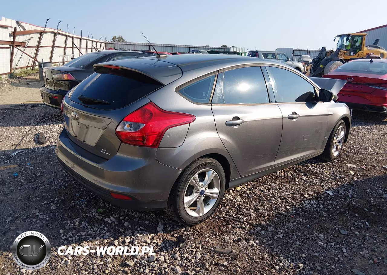 2013 Ford Focus Se VIN:1FADP3K20DL376754 - 4