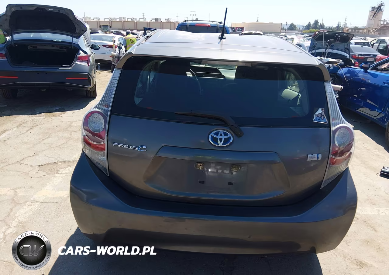2014 Toyota Prius C Two VIN:JTDKDTB37E1574523 - 16
