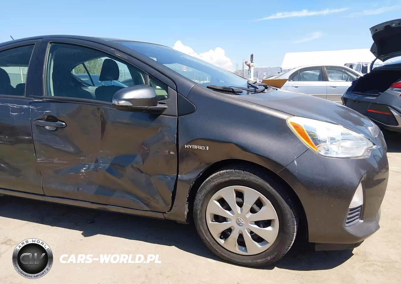 2014 Toyota Prius C Two VIN:JTDKDTB37E1574523 - 17