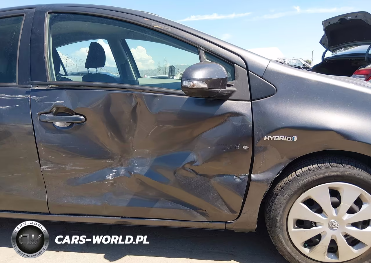 2014 Toyota Prius C Two VIN:JTDKDTB37E1574523 - 18