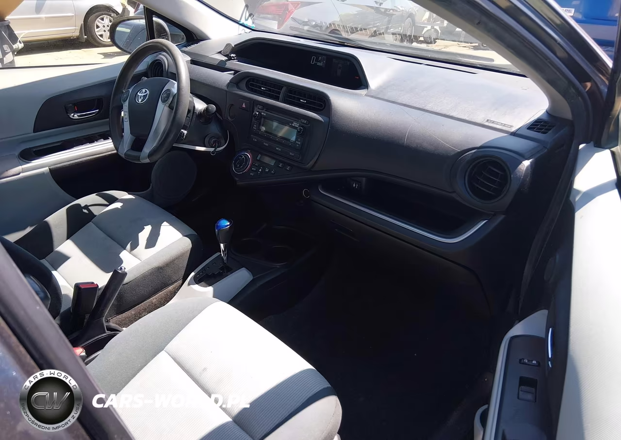 2014 Toyota Prius C Two VIN:JTDKDTB37E1574523 - 5