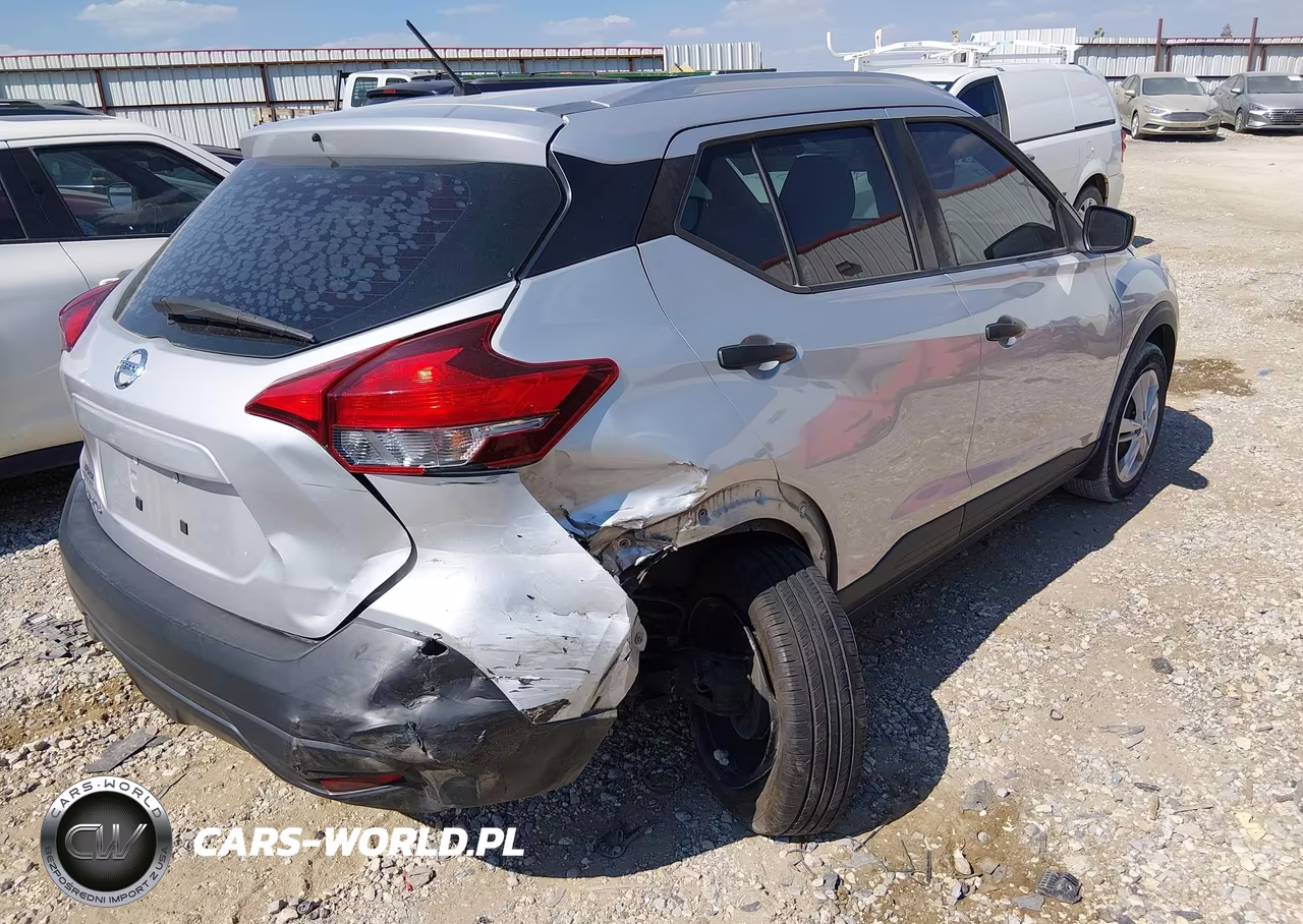 2018 Nissan Kicks S VIN:3N1CP5CU9JL544198 - 4