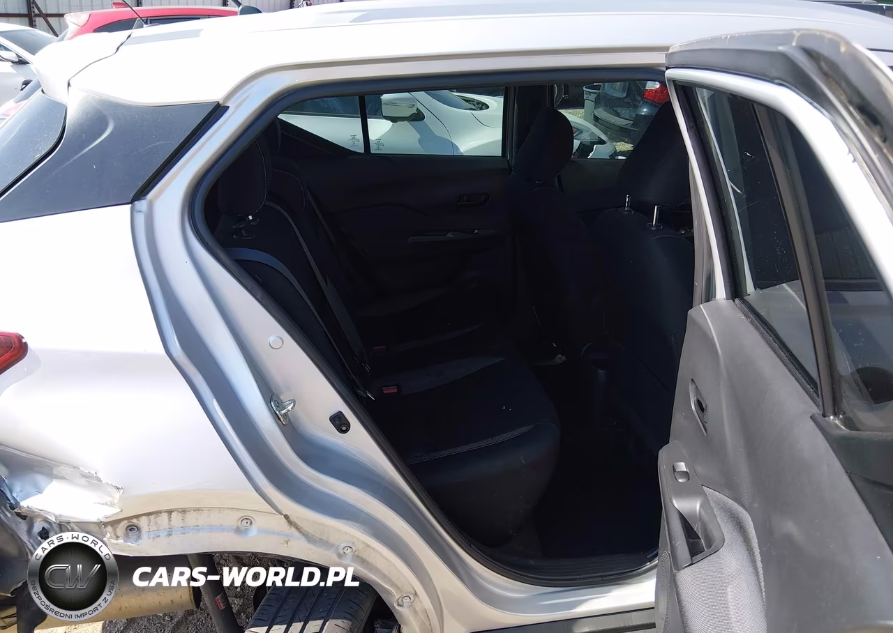 2018 Nissan Kicks S VIN:3N1CP5CU9JL544198 - 8