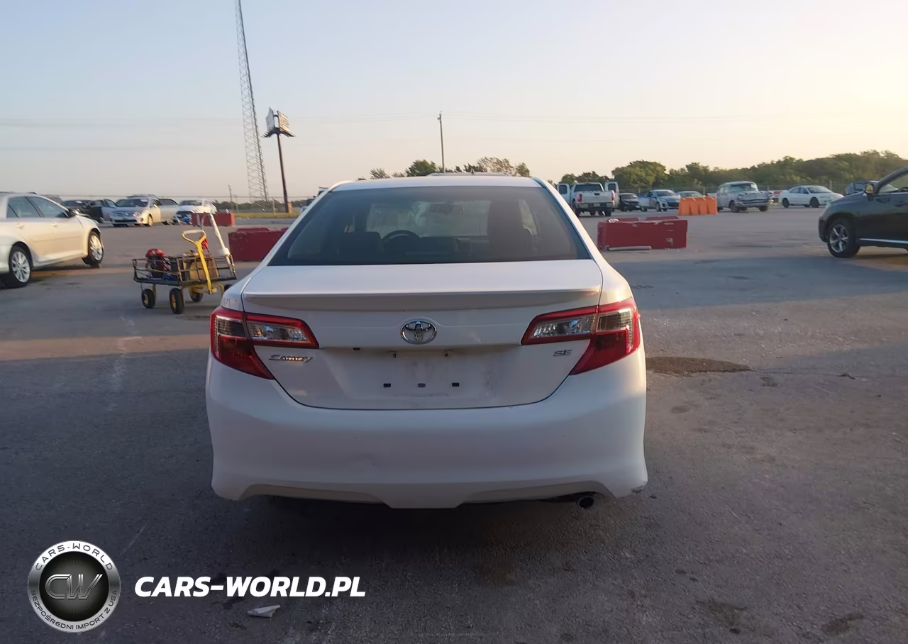 2014 Toyota Camry Se VIN:4T1BF1FK5EU463883 - 17