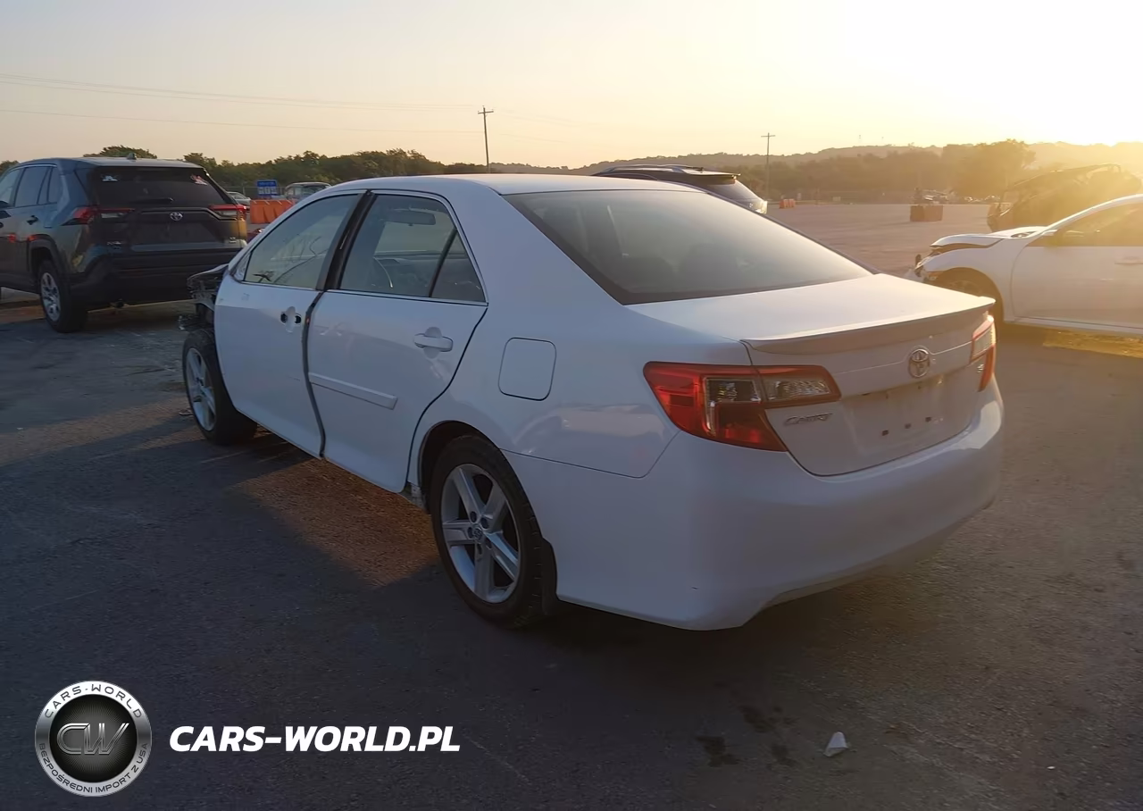 2014 Toyota Camry Se VIN:4T1BF1FK5EU463883 - 3