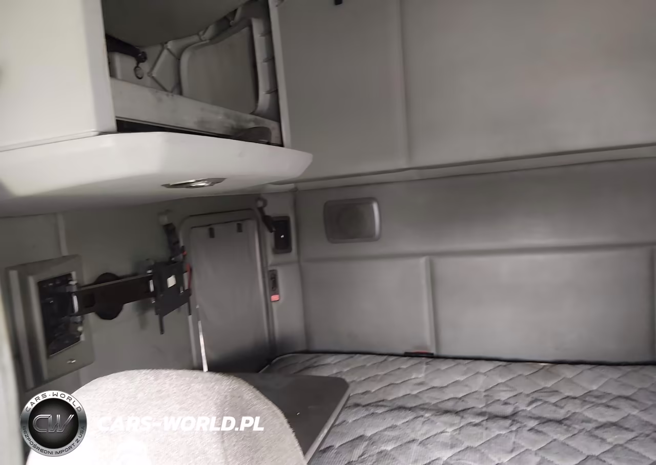2017 Kenworth T680 VIN:1XKYDP9X3HJ138867 - 19