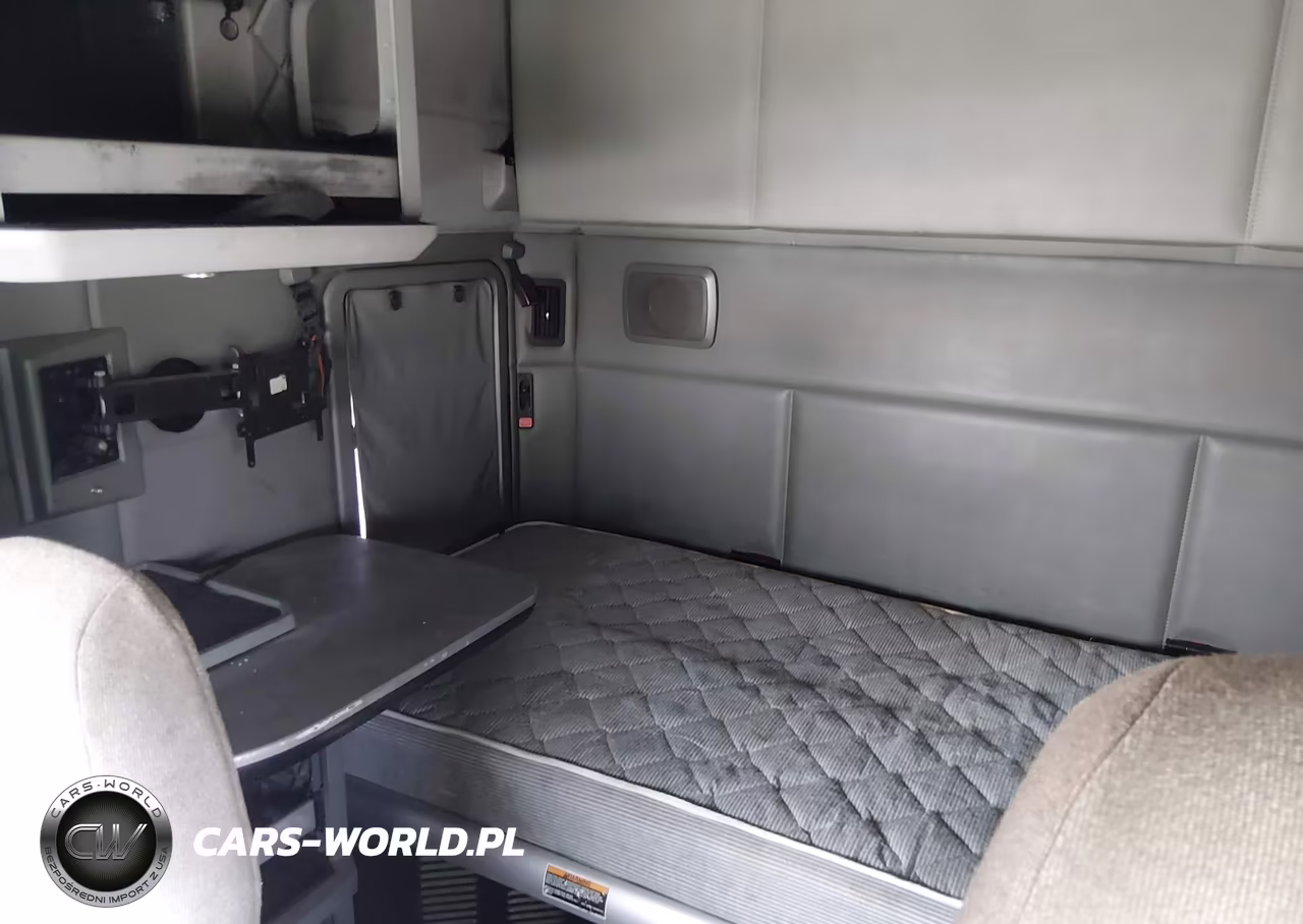 2017 Kenworth T680 VIN:1XKYDP9X3HJ138867 - 7