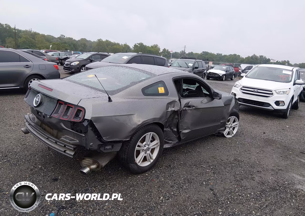 2013 Ford Mustang V6 VIN:1ZVBP8AM0D5268797 - 4