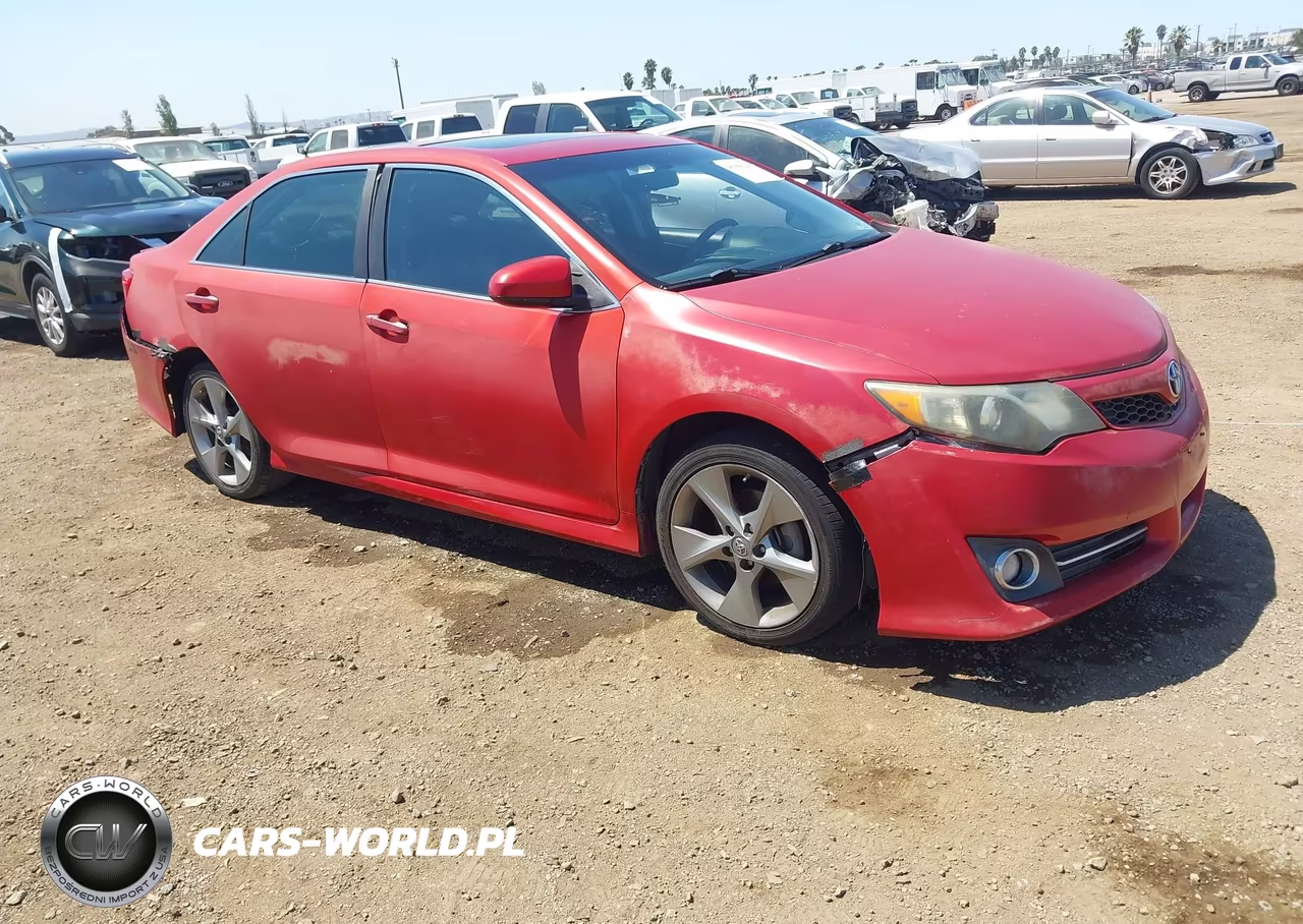 2014 Toyota Camry Se Sport VIN:4T1BF1FK3EU824463 - 1