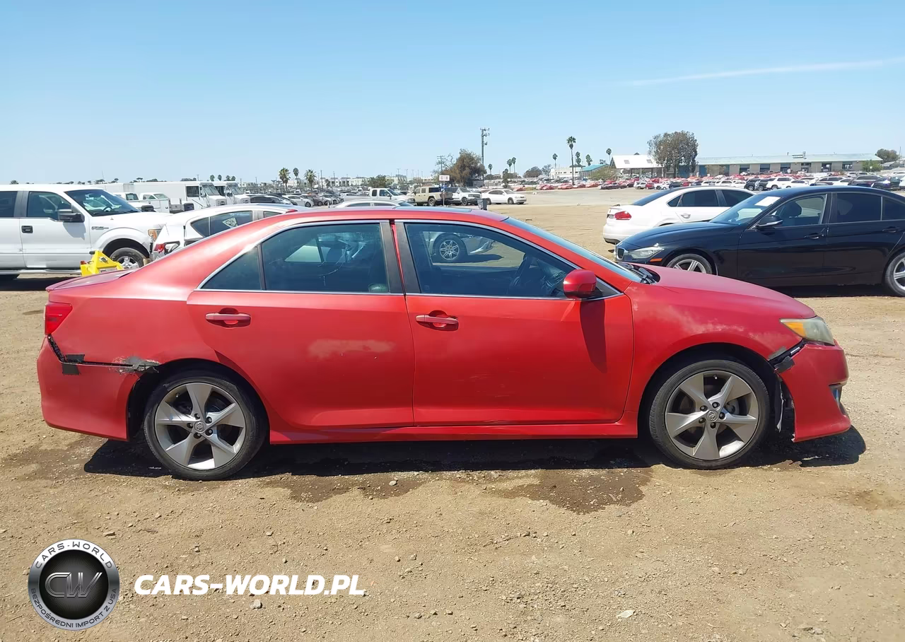 2014 Toyota Camry Se Sport VIN:4T1BF1FK3EU824463 - 13
