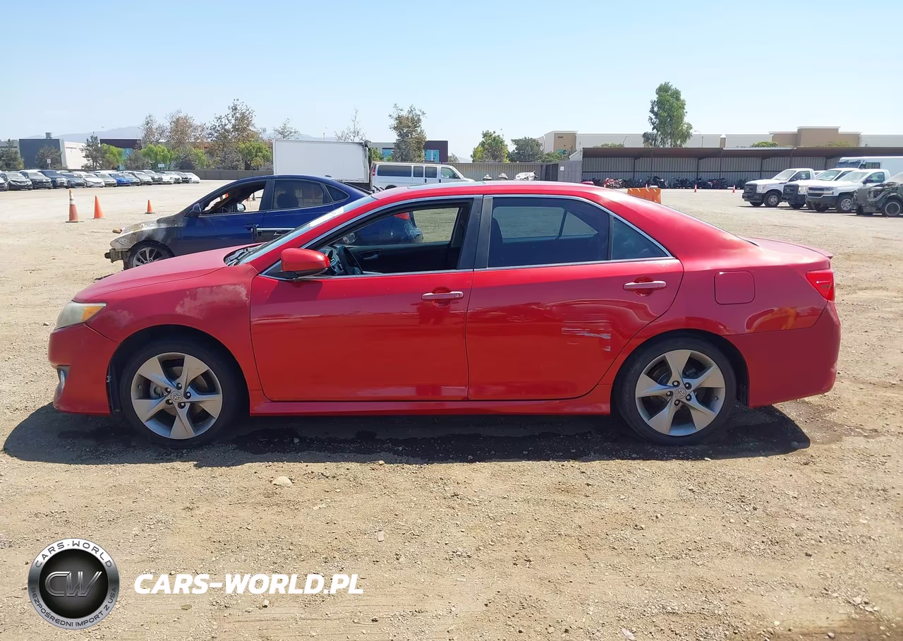 2014 Toyota Camry Se Sport VIN:4T1BF1FK3EU824463 - 14