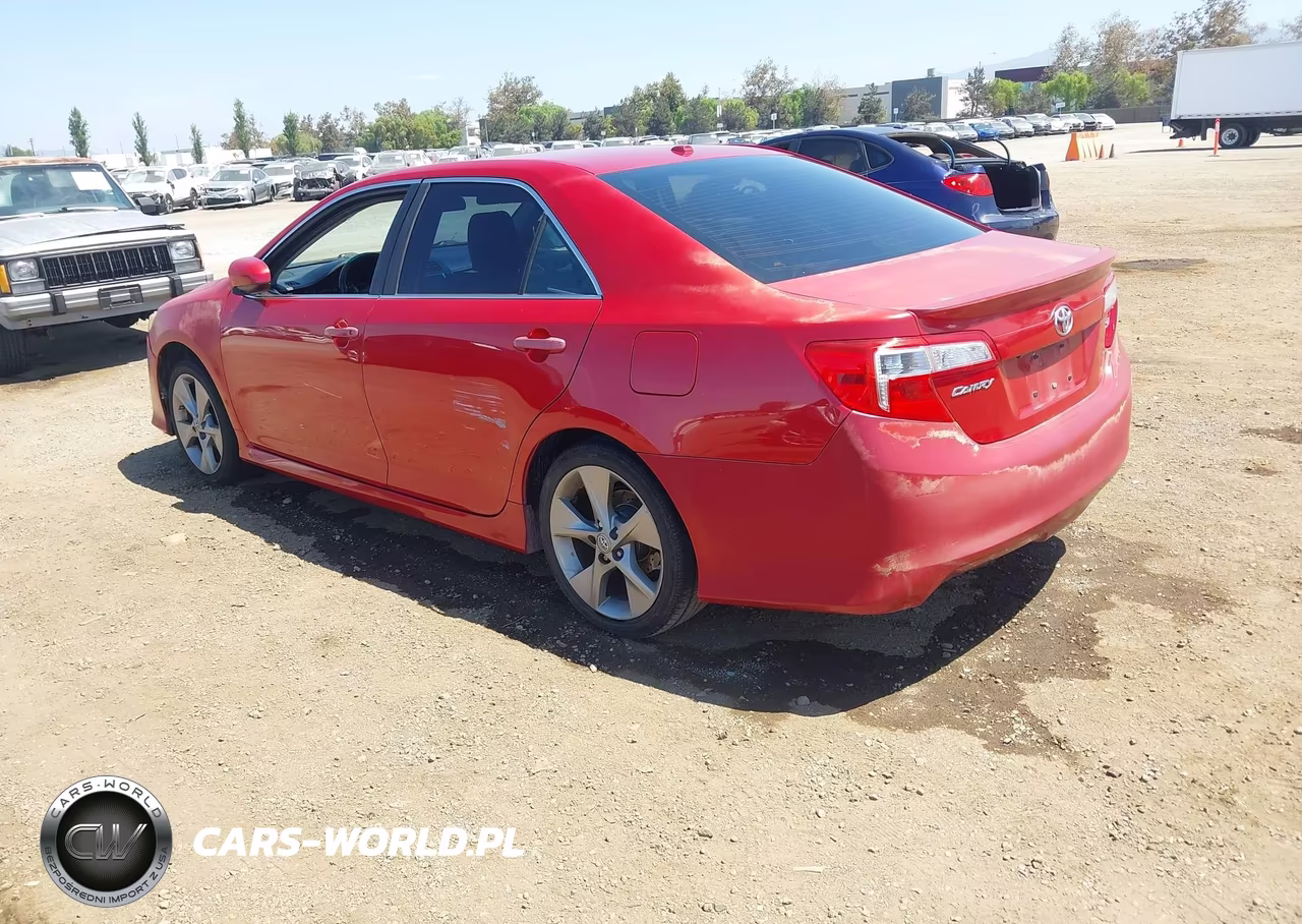 2014 Toyota Camry Se Sport VIN:4T1BF1FK3EU824463 - 3