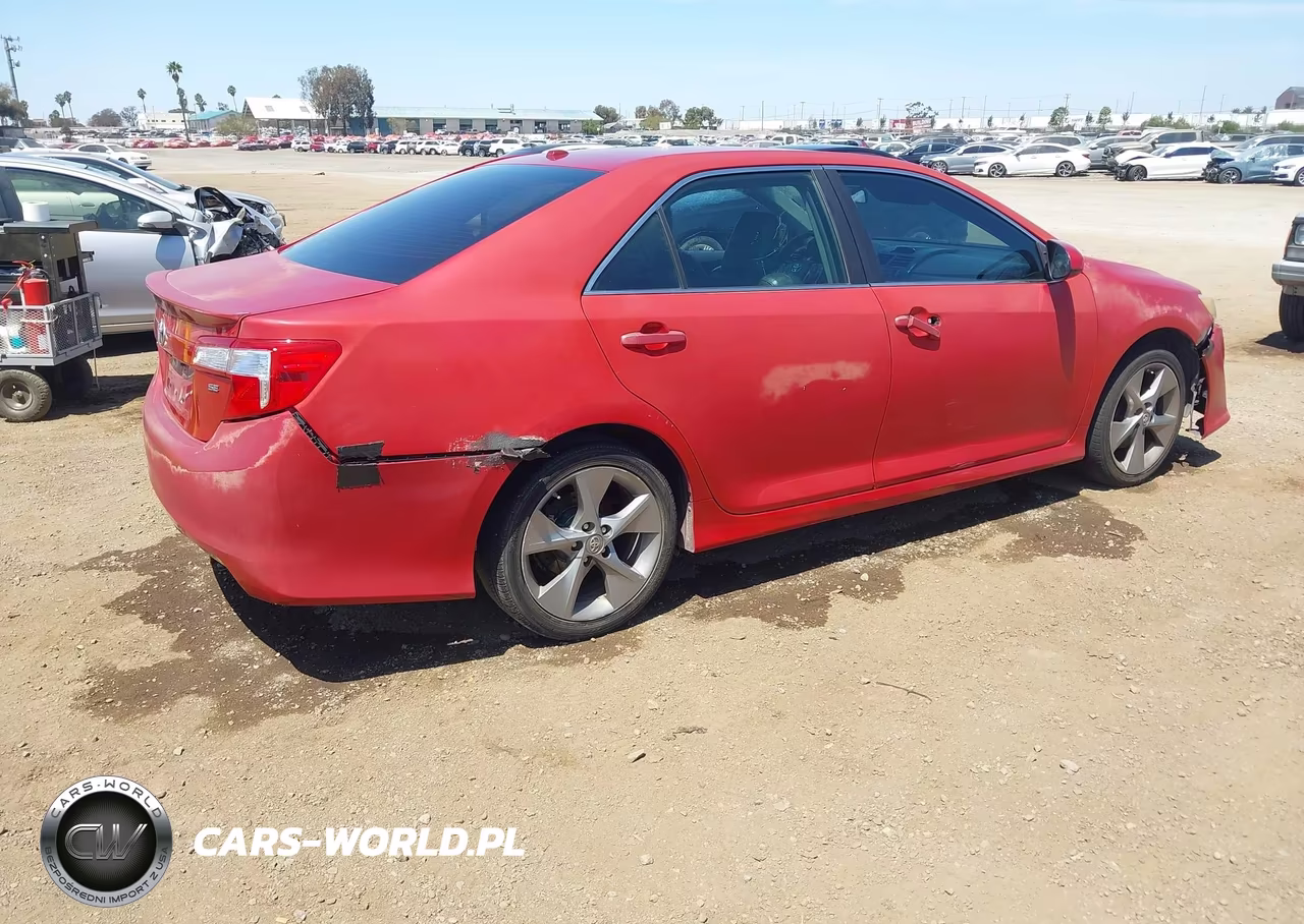 2014 Toyota Camry Se Sport VIN:4T1BF1FK3EU824463 - 4