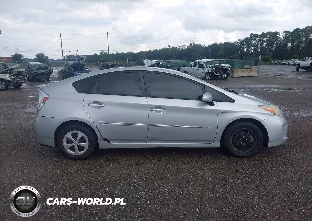 2013 Toyota Prius Three VIN:JTDKN3DU2D5549989 - 13
