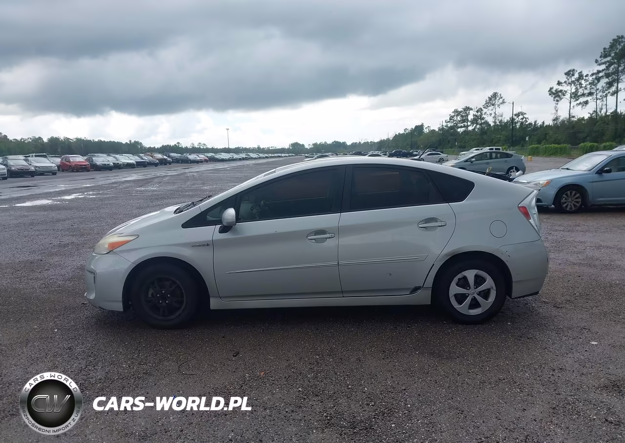 2013 Toyota Prius Three VIN:JTDKN3DU2D5549989 - 14