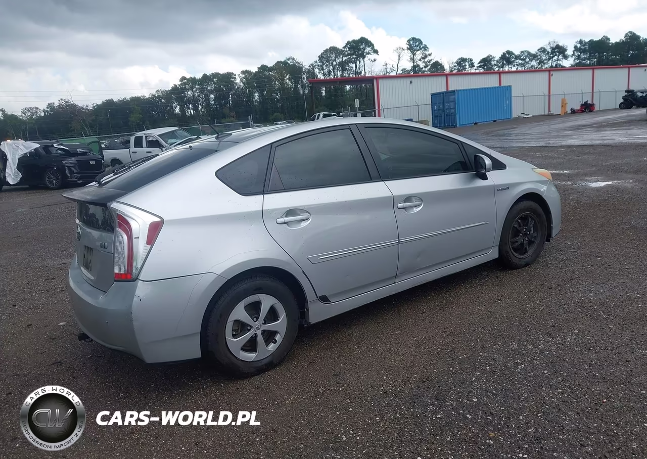 2013 Toyota Prius Three VIN:JTDKN3DU2D5549989 - 4