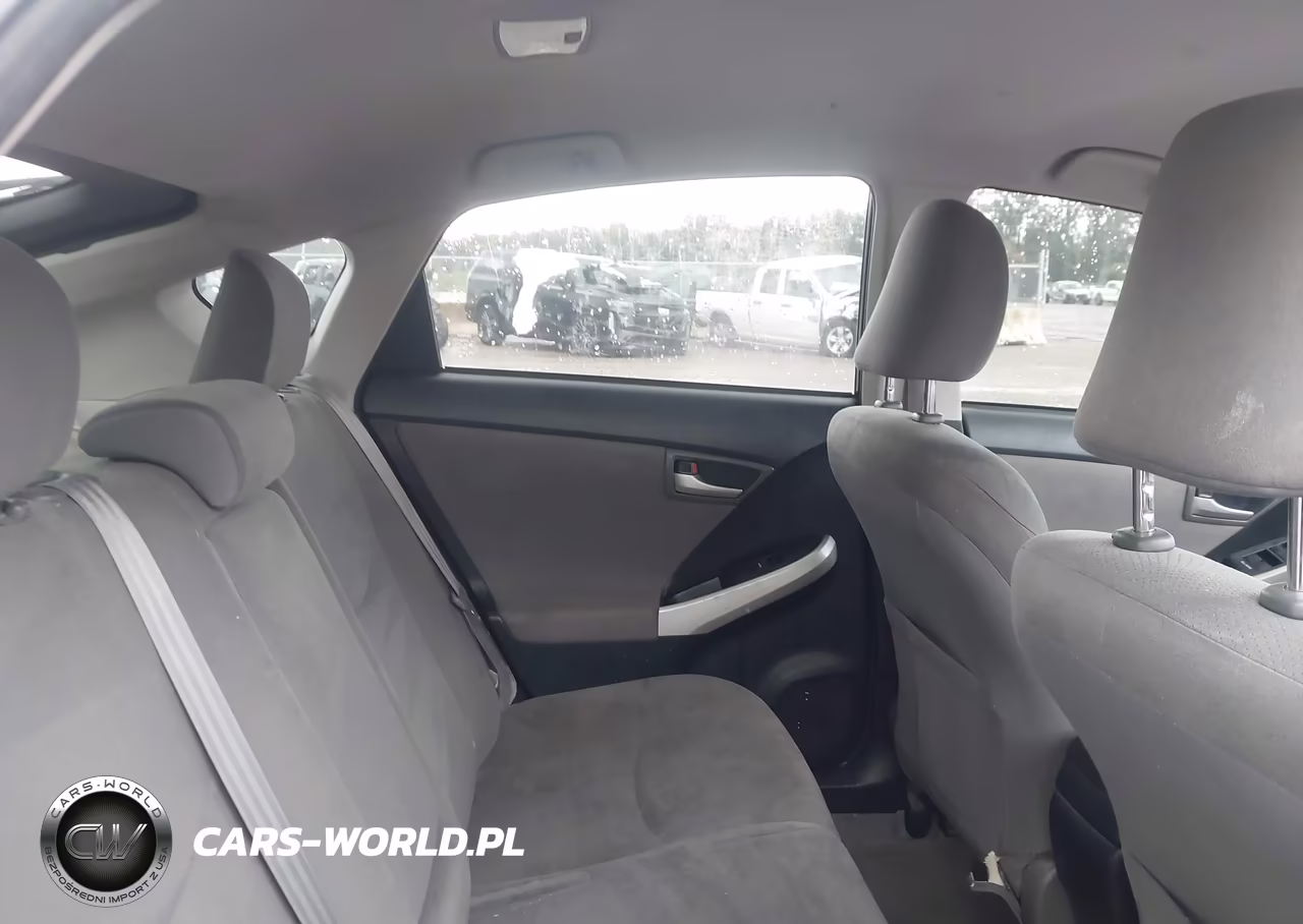 2013 Toyota Prius Three VIN:JTDKN3DU2D5549989 - 8