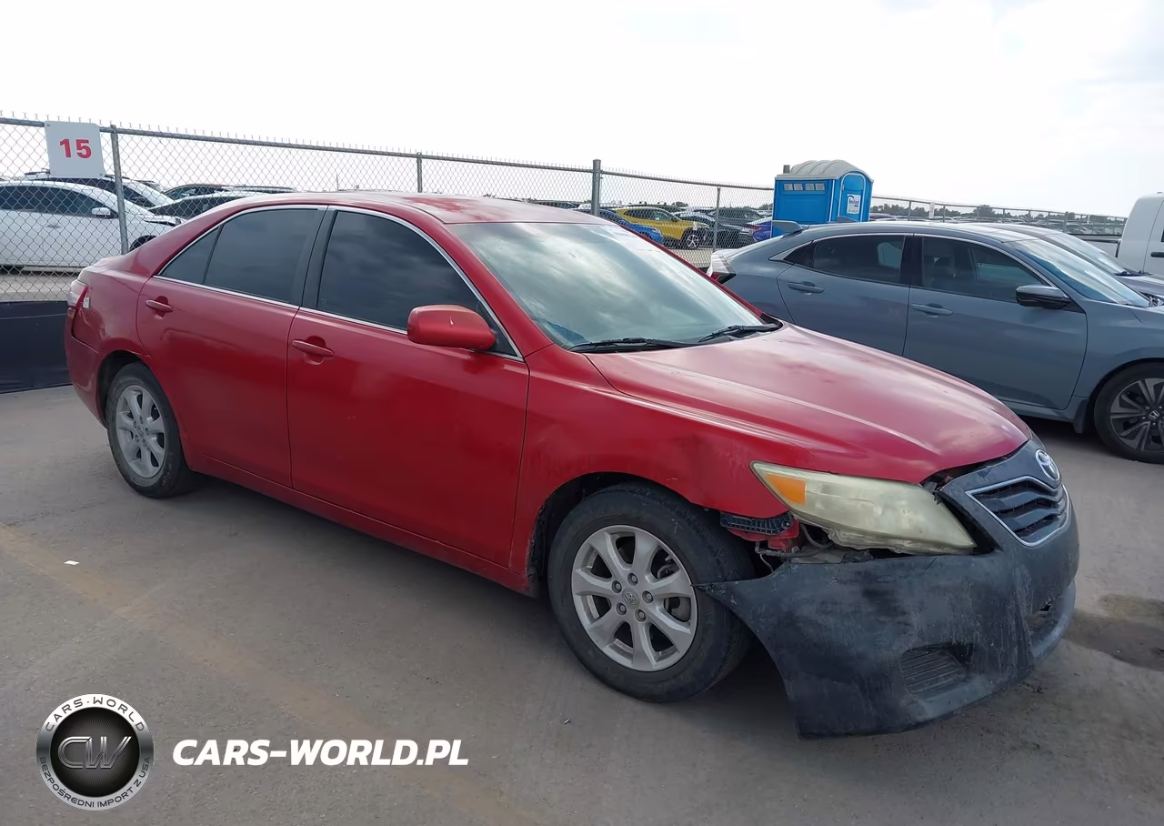 2011 Toyota Camry Le – zdjęcie 1 z 15