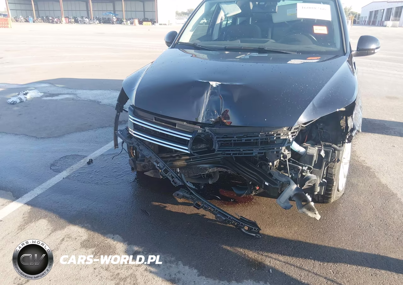 2017 Volkswagen Tiguan 2.0T Wolfsburg Edition VIN:WVGRV7AX3HW502244 - 6