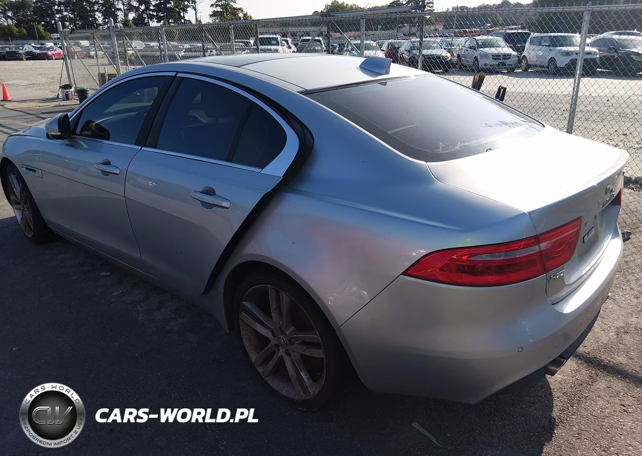 2017 Jaguar Xe 35T Prestige VIN:SAJAE4BV2HA966136 - 3
